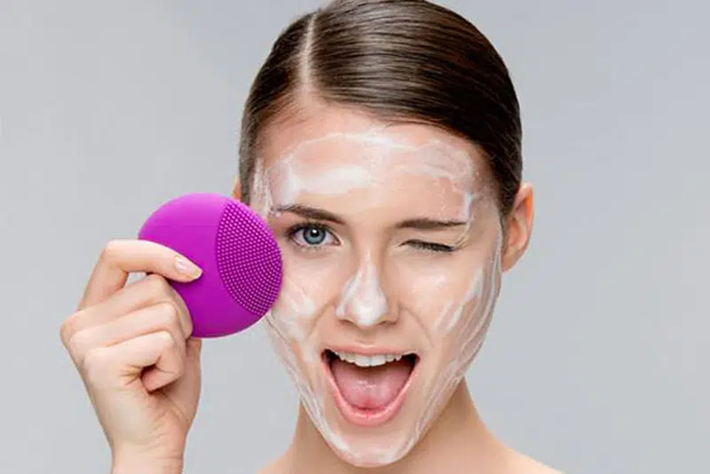 Peeling per il viso e scrub per il corpo: fa bene alla pelle