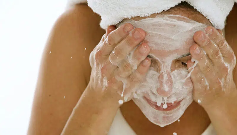 Come detergere la pelle del viso